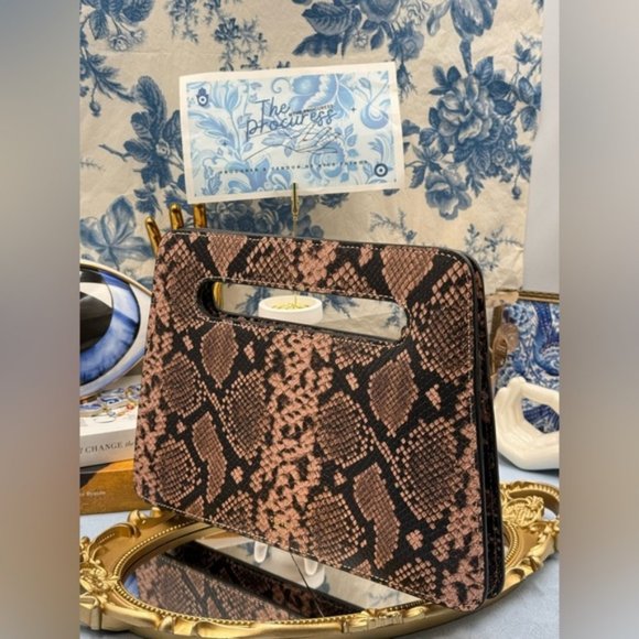 🆕 OROTON 🧿 NWOT Stella Texture Large Clutch, Sand Texture - Picture 16 of 16